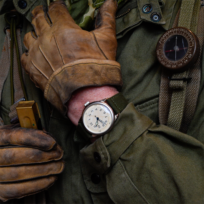 Praesidus Service Watch White Canvas
