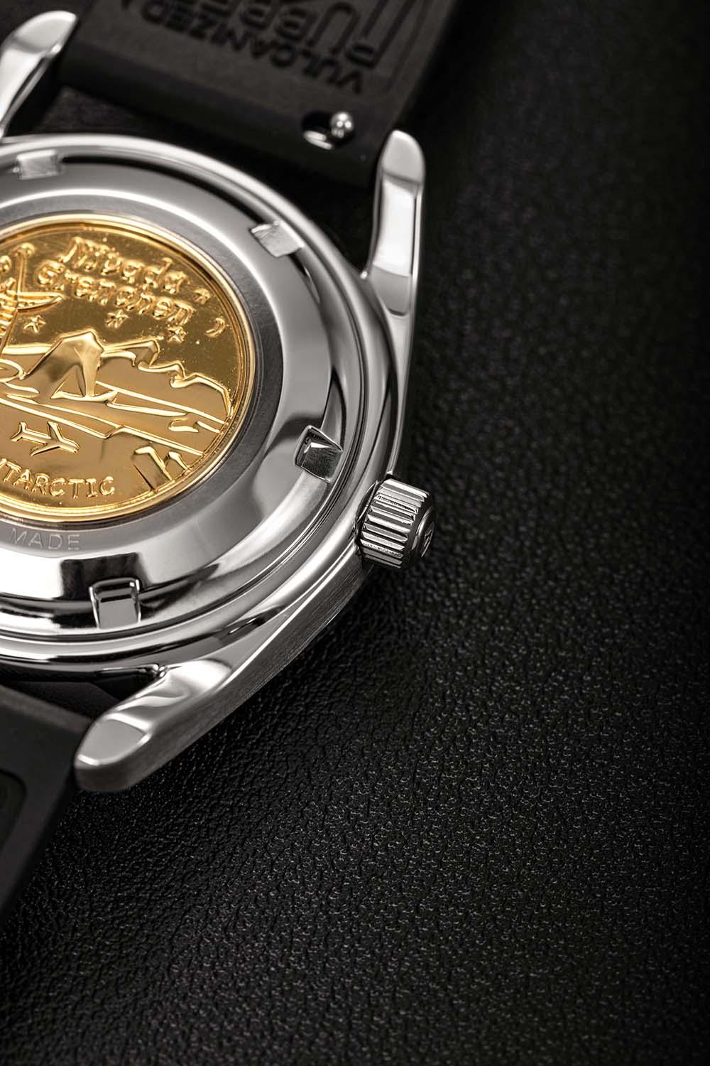 Caseback with iconic gold medallion of the Super Antarctic 3.6.9